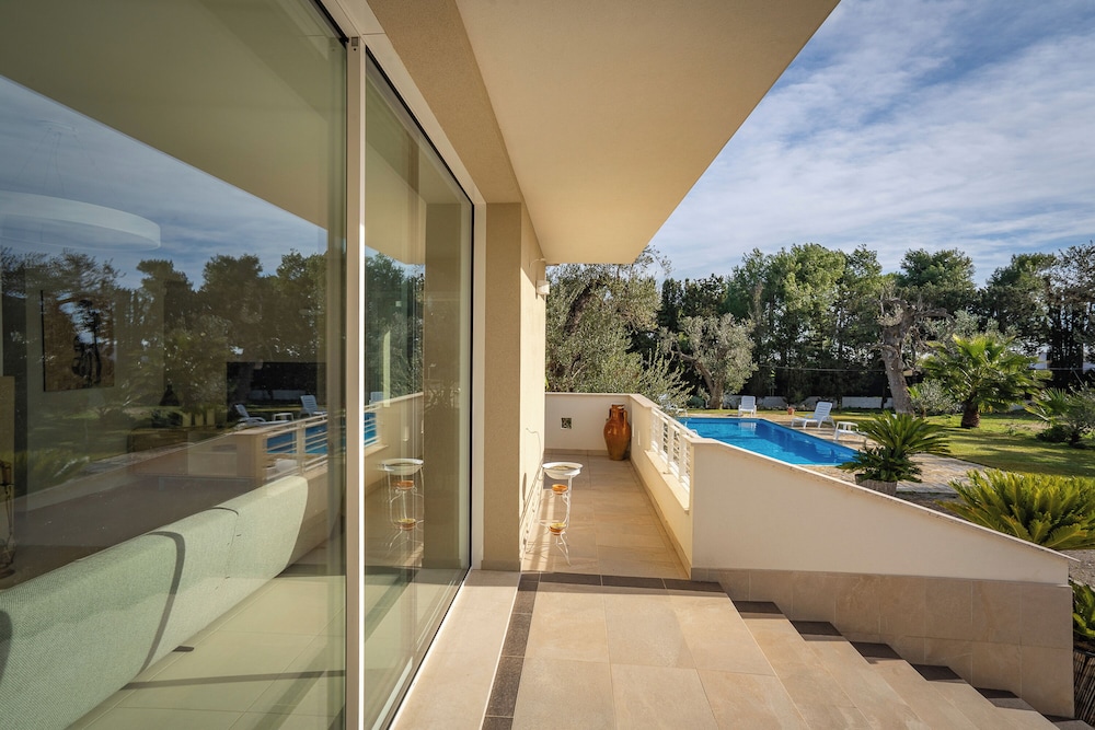Villa Torricella Pool and Sunny Garden
