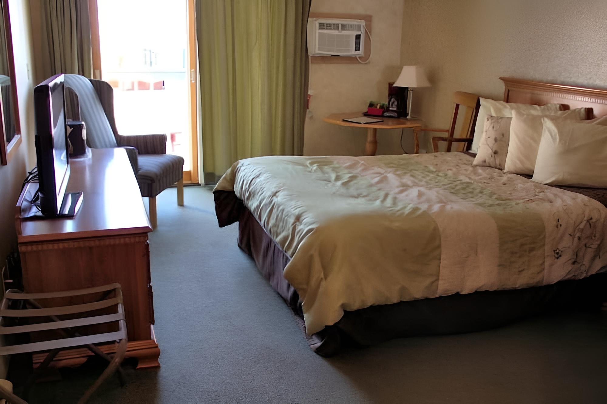 Pier Plaza Lodging view 2