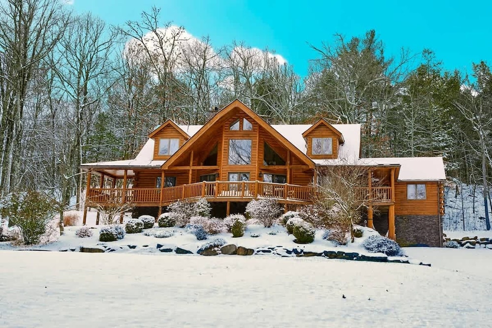 Luxury Private Estate w Pool Near Rhinebeck