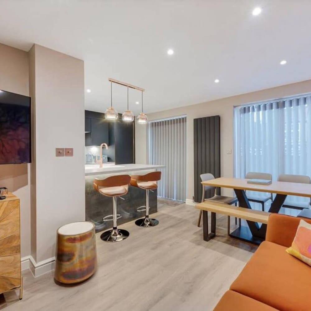 Host Apartments The Pilgrim Coach House II view 4