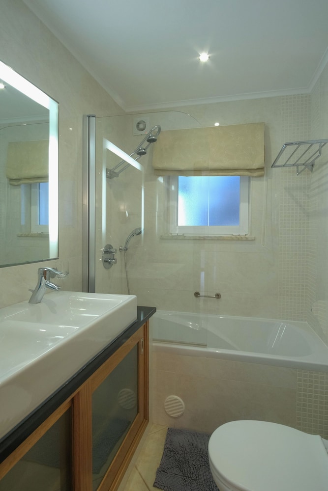 Monte Laranja Apt in Lagos