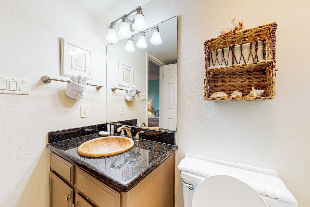 Gulf-view 3BR w/ Gourmet Kitchen, Tennis & Pools