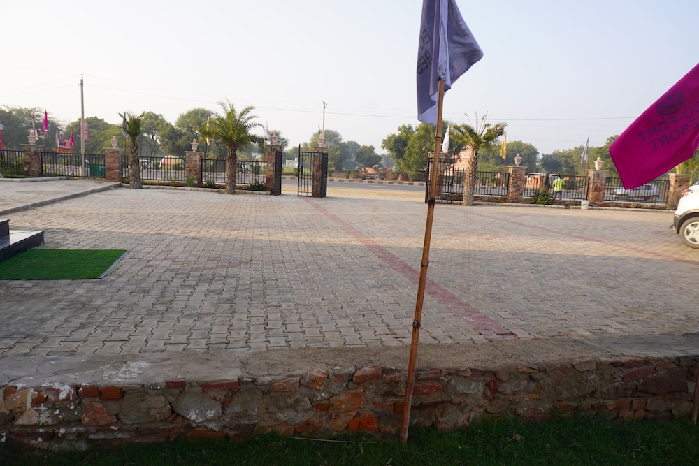 Eco Fort Resort
