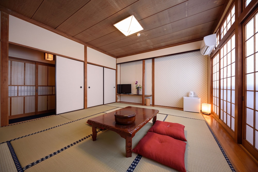 Yufuin Ryokan Okaeri