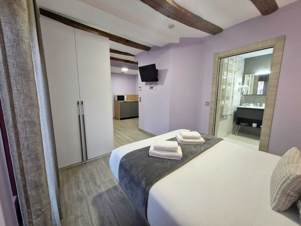 Feeling Home - Suites&Rooms