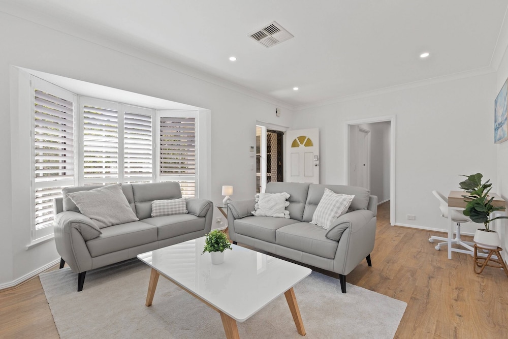 Quiet 2-bed Retreat With Private Courtyard