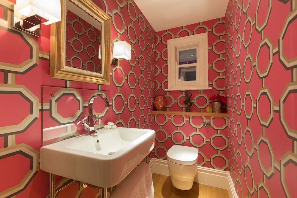 Warwick Gardens II by Onefinestay