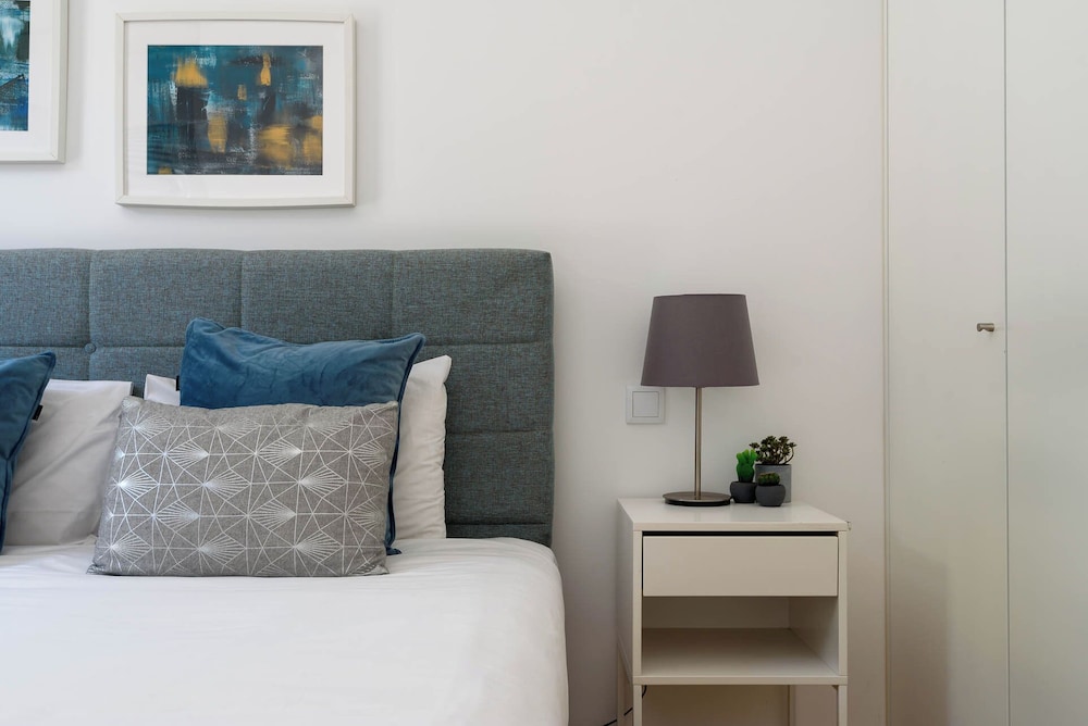 Almad3 Stylish Almada Hide-away