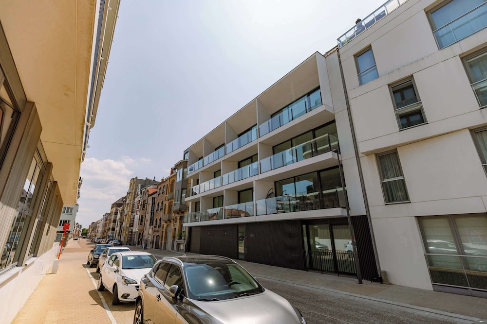 Huswell x Bel Air - Modern City Apartment With Terrace Designer Touches