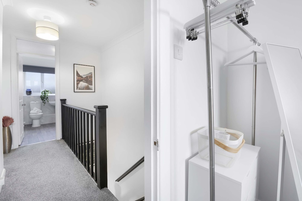 Elegant 4BR House Near City Centre Angus Suites