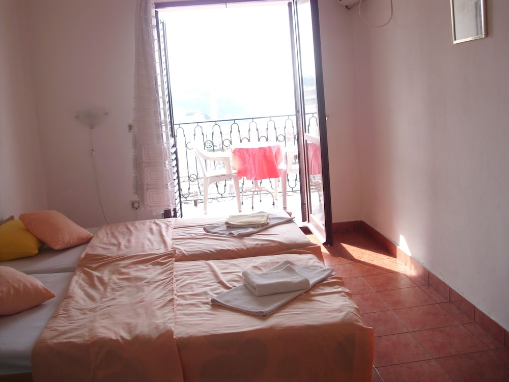 Prag Apartments & Rooms view 4
