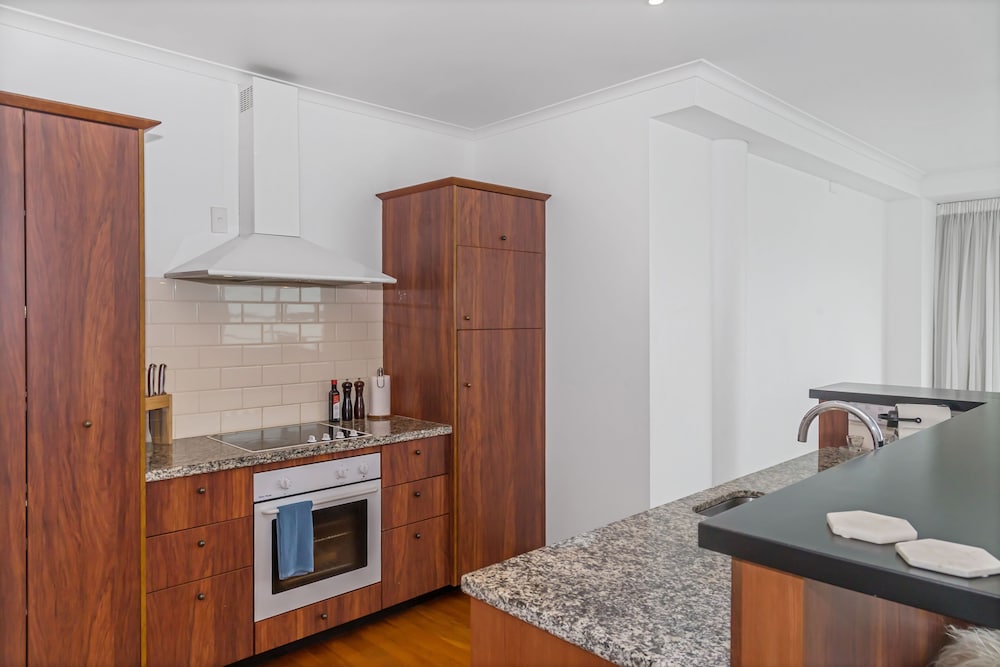 Panoramic Views - 2 Bedroom Sub-Penthouse