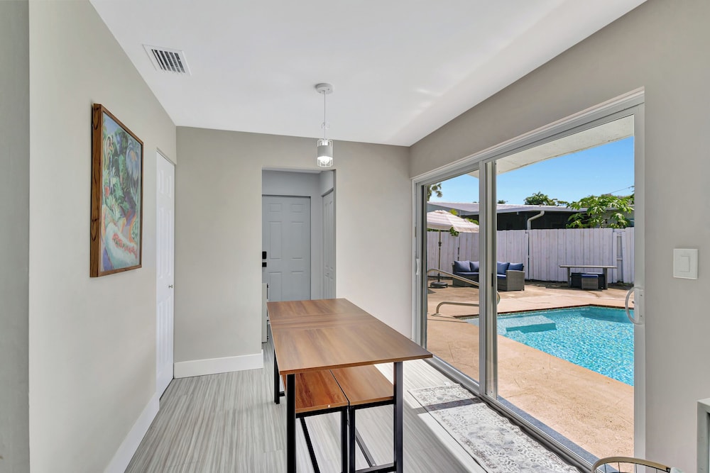 Sunshine Villa w/ Private Pool