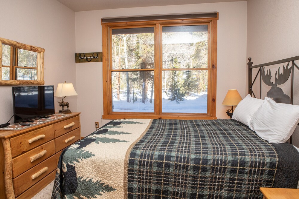 8750 Trappers Crossing 2 Bedroom Condo by RedAwning view 5