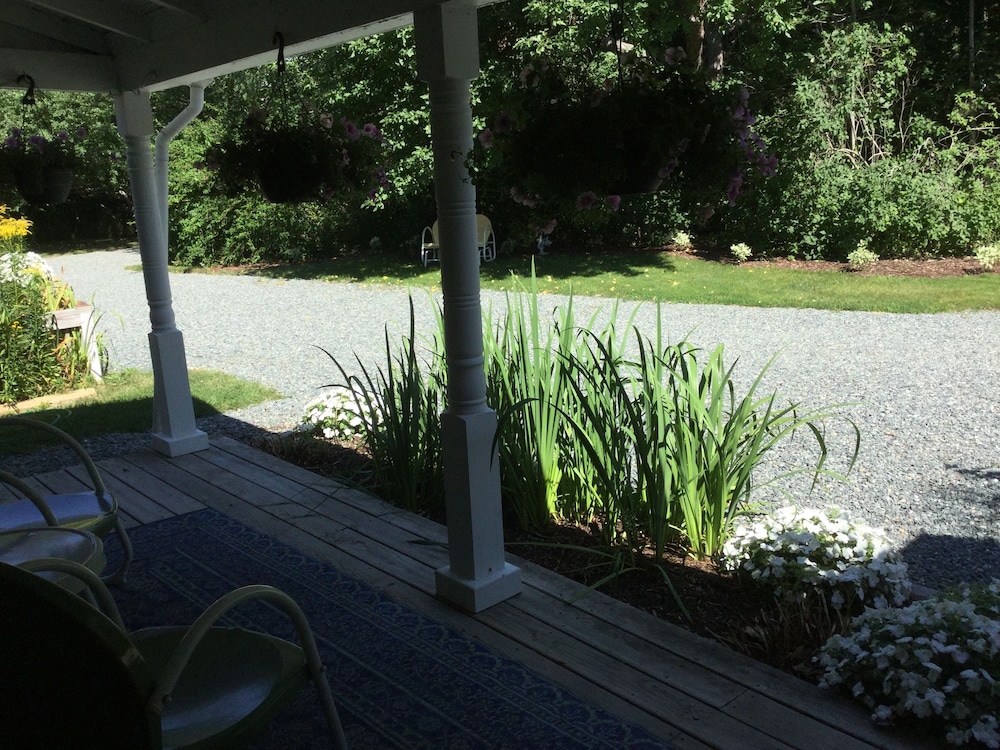 Coach Stop Inn view 4