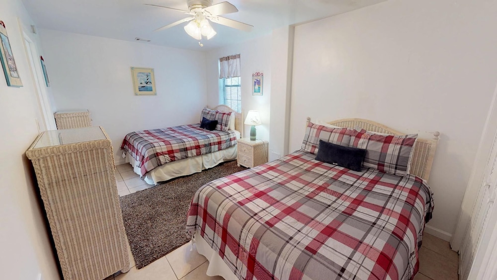 1603 Lovell Avenue Manor by Tybee Vacation Rentals