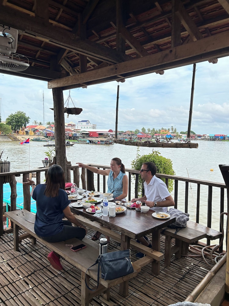 ST 63 Homestay & Tour Kampong Khleang