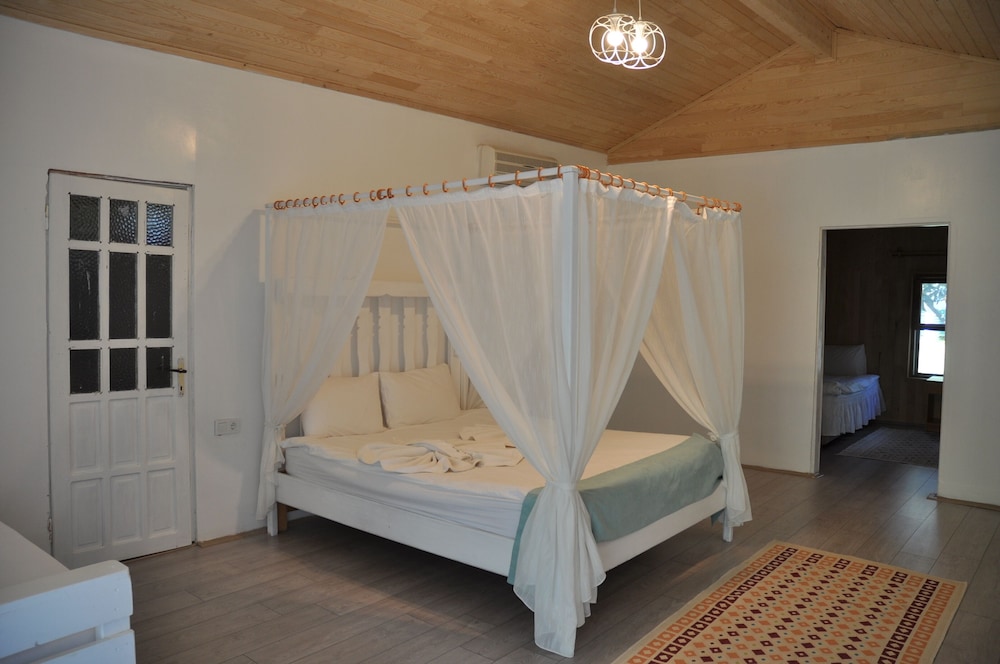 Bellerofon Hotel