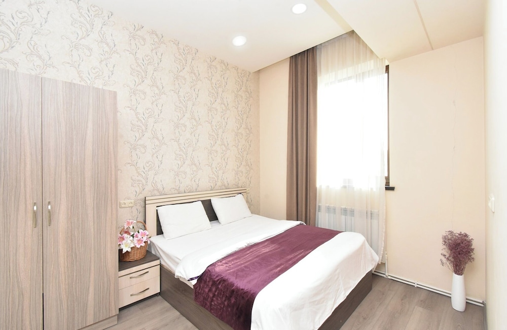 2 bedroom apartment on Teryan street