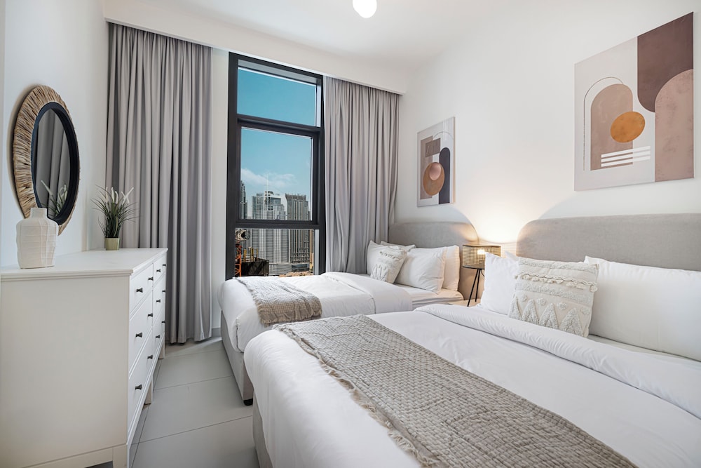 Burj Crown Lux Apartment by Dubai Mall