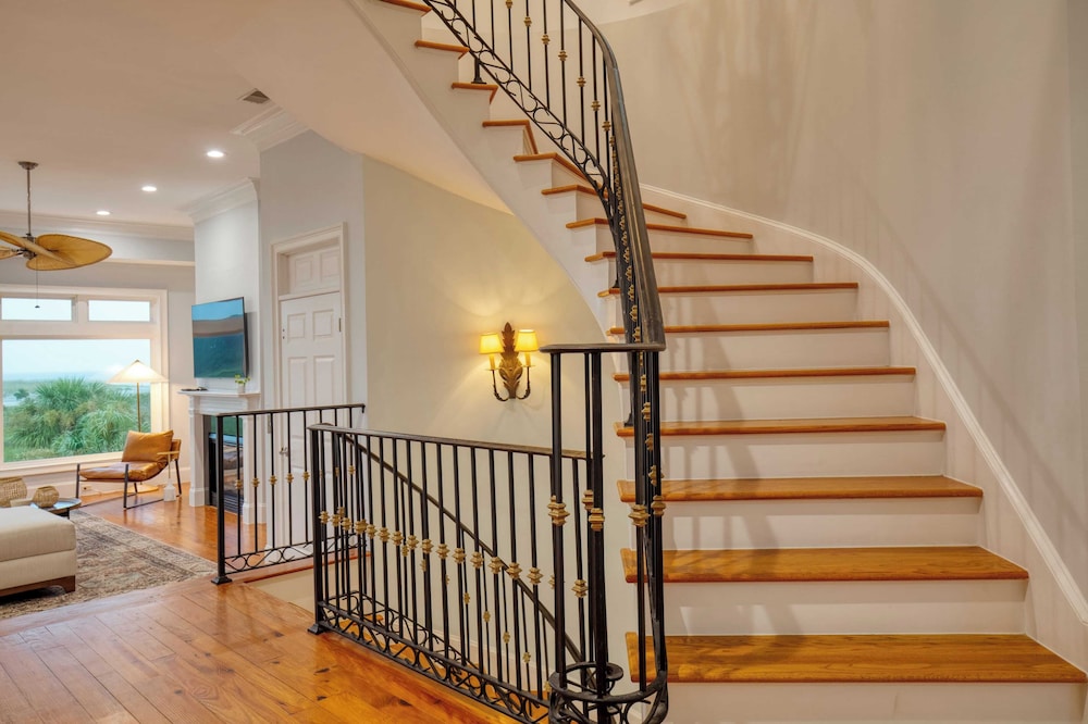 Sleeps 38 2 Homes, Steps to the Beach, Private Pool + Hottub, Game Room, Views