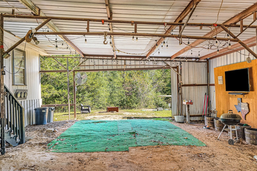 2BR Dog-friendly Home Near Lake w/ Fire Pit