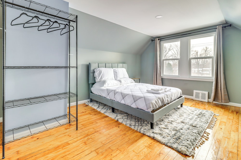 1 Mi to Rouge Park: Home w/ Fenced Yard & Deck