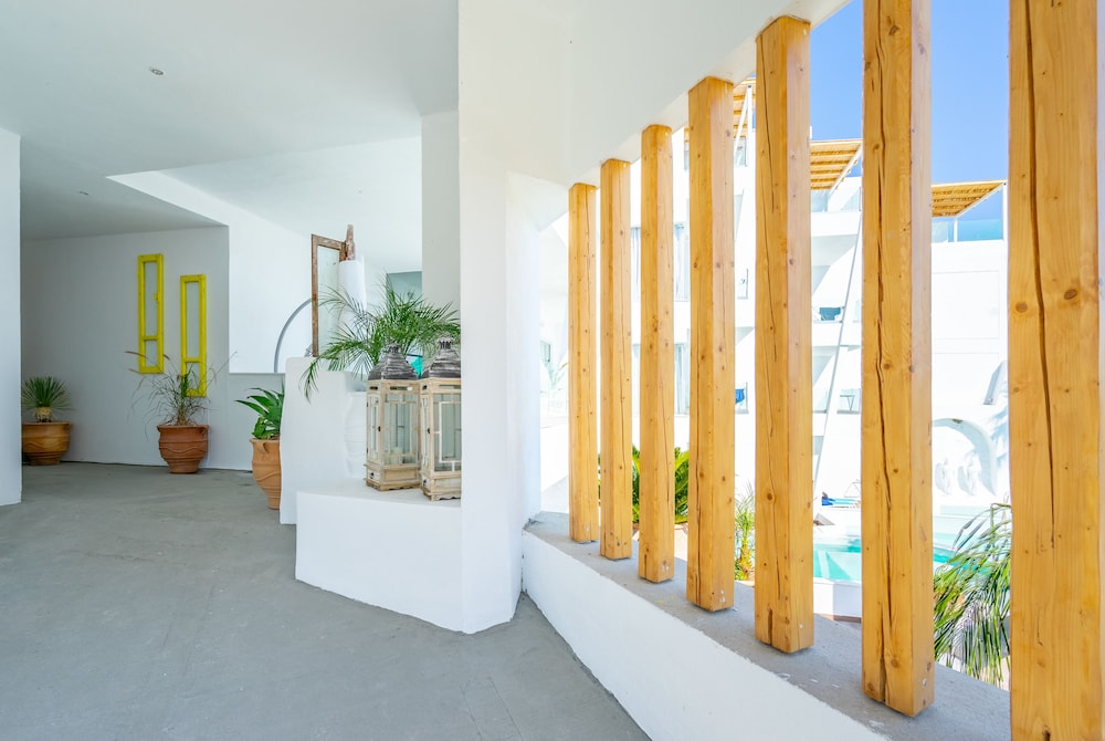 Kouros Home Hotel
