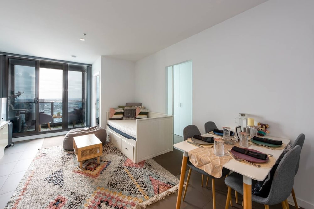 Homely 1BR Apt Near Southern Cross Station w/ Pool