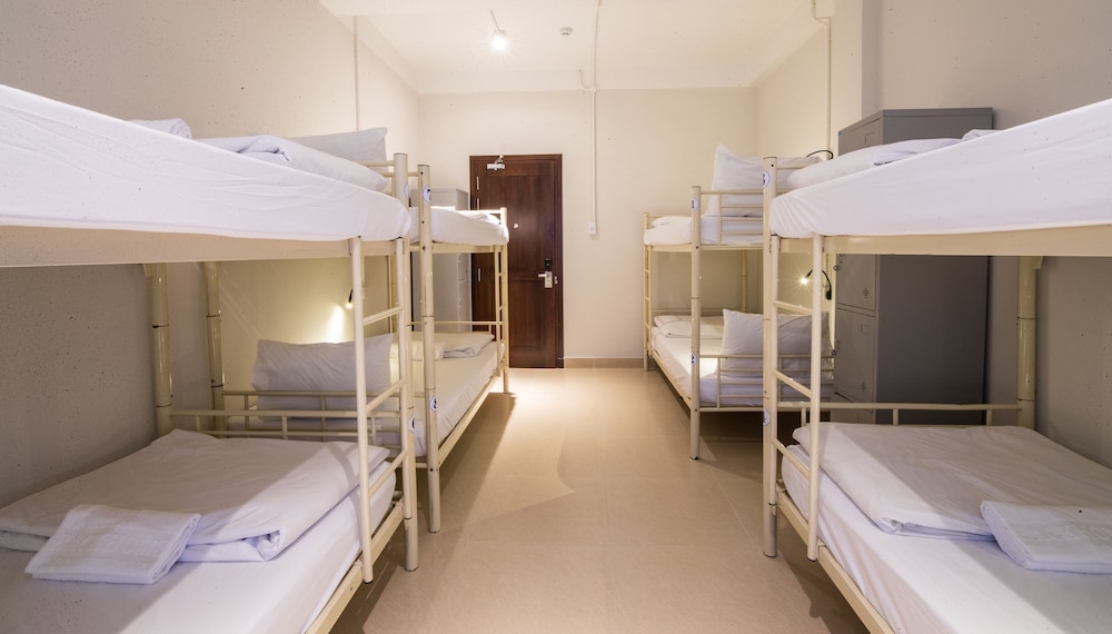 Backhome Hotel - Hostel