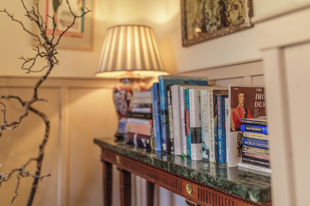 Artisan Hall Stunning Grandeur Cotswolds
