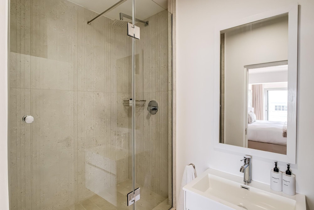 Idyllic Camps Bay Villa w 2 Pools Buddha Retreat