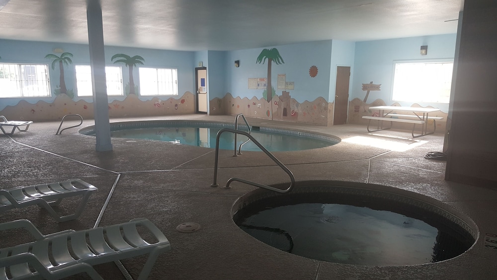 Canon City Vacations - Budget Host Royal Gorge Inn - Property Image 3