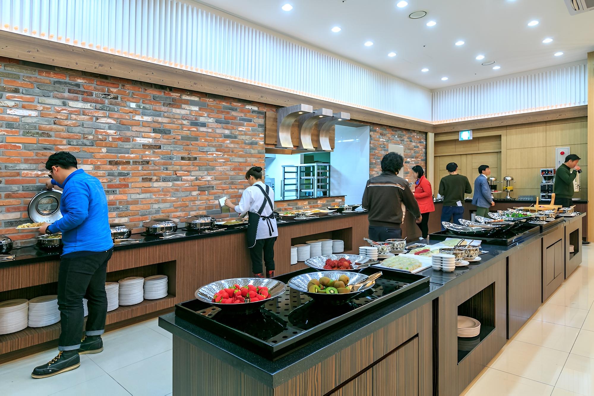 Tongyeong Beach Castle Hotel