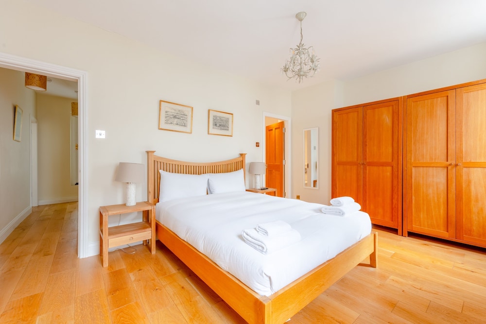 Spacious and Central 3 Bedroom House in Paddington