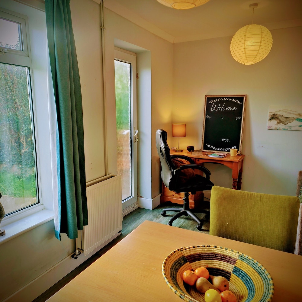 Private Entire House - 3 Bedrooms, Garden, Parking view 4