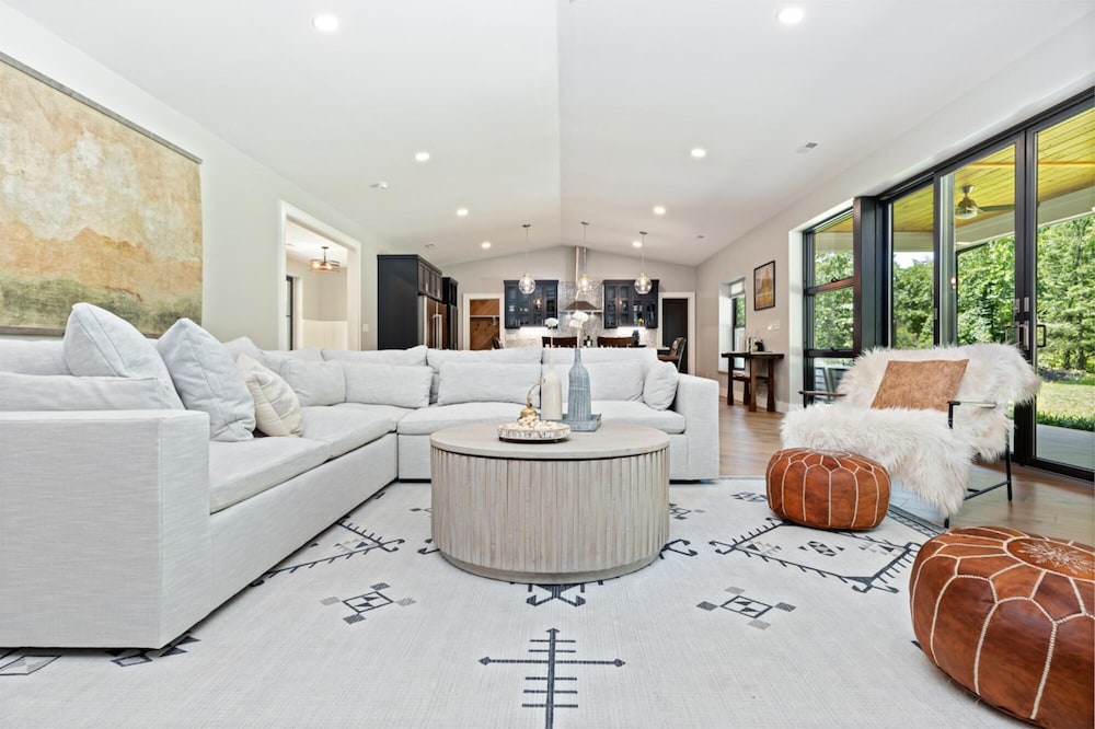 Charlottesville Farmhouse Dream Oasis w Pool view 3