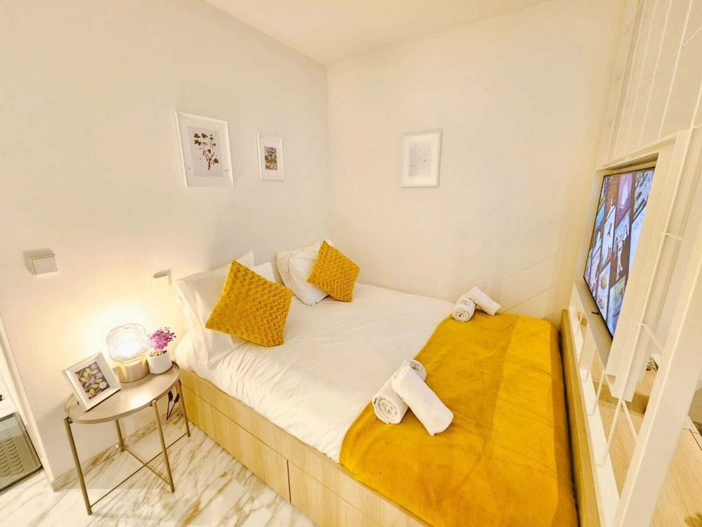 Cosy Terrace Studio close to city center