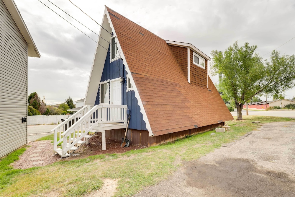 Evanston Vacations - Charming Evanston A-frame: Dog Friendly! - Property Image 4