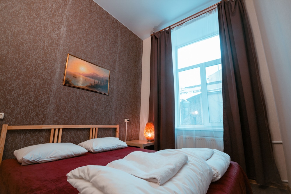 Late Breakfast Club Hotel