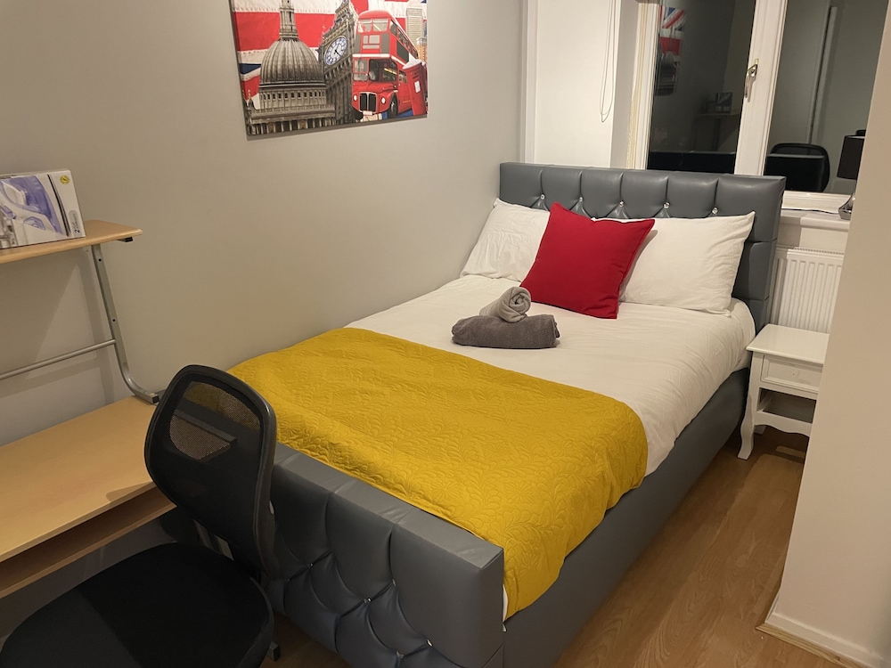 Tividale Mews B69 2 Bed Flat With Garden Parking view 2