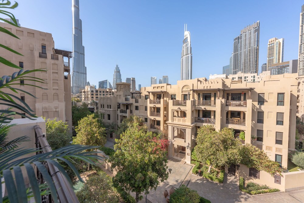 Luxury 2BR Apartment With Full Burj Khalifa View 2-min Walk to Dubai Mall