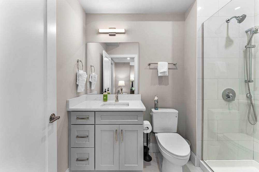 Luxury 2BR near Cambridge