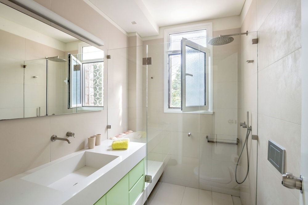 Paradise Beachfront Villa Athenian