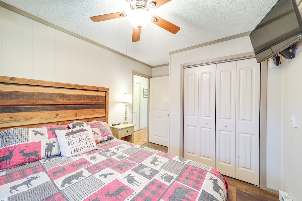 Furnished Deck + Resort Perks: Beech Mtn Retreat!