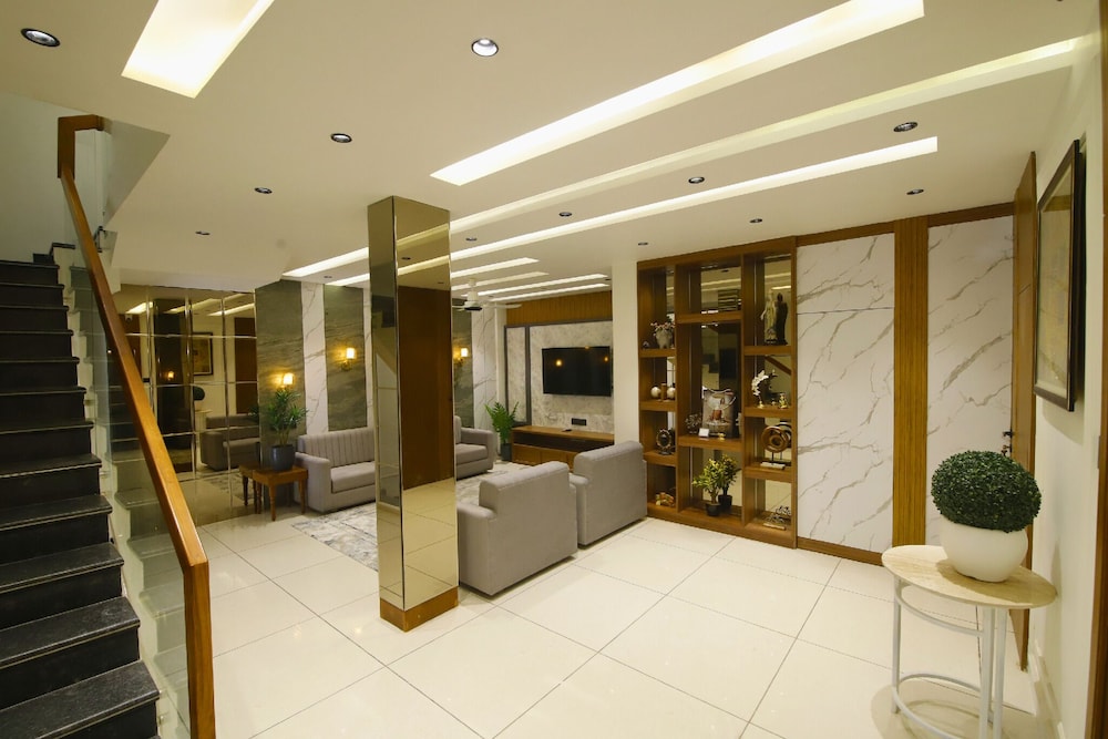 Hotel Sanatana