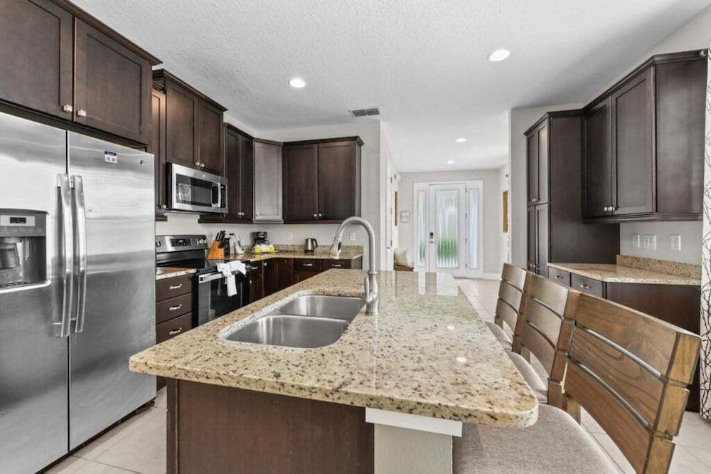 Elegant 8br Retreat W/ Private Pool, Spa & Family-friendly Comfort 8 Bedroom Villa