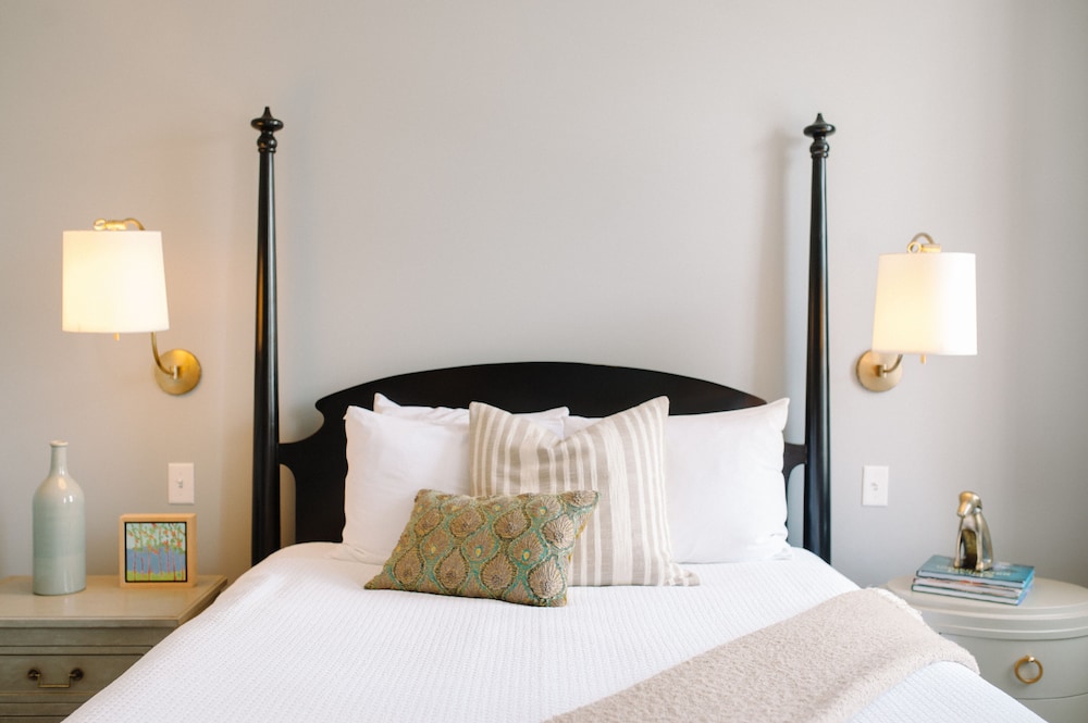 The Georges - Image 2