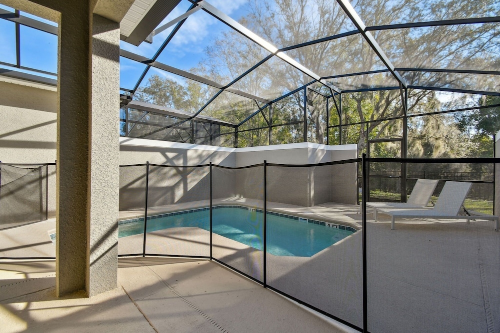 Storey Lake - Private Pool- King Bed - 4BD/3BA