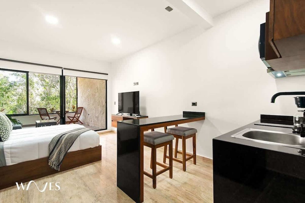 Spacious Loft W/garden View Pool + Jacuzzi GYM